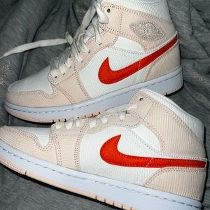 WMNS air Jordan 1 MID SE